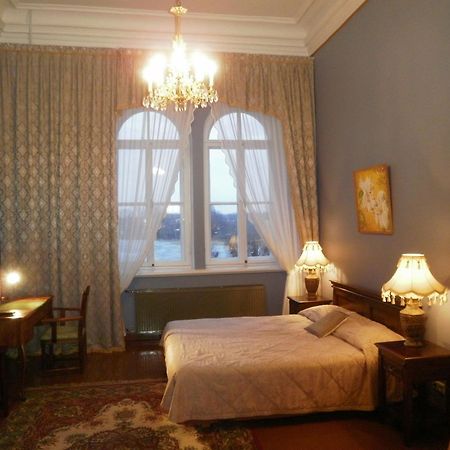 Birinu Pils Hotel Birini ภายนอก รูปภาพ
