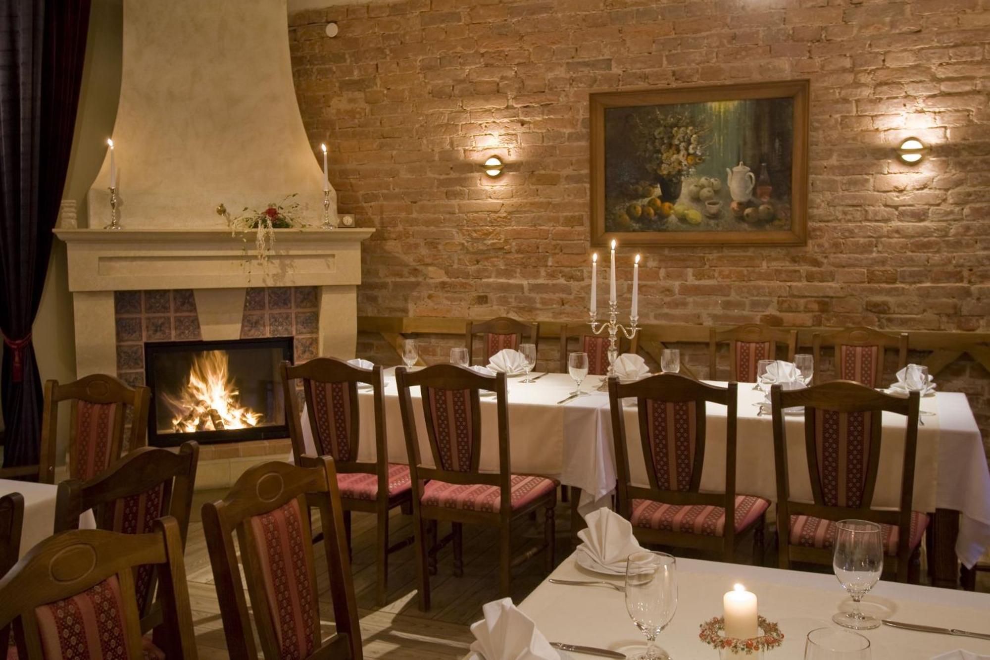 Birinu Pils Hotel Birini ภายนอก รูปภาพ