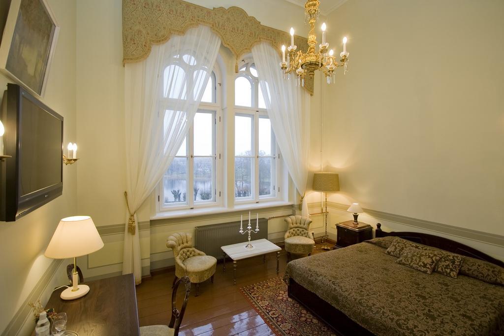 Birinu Pils Hotel Birini ภายนอก รูปภาพ