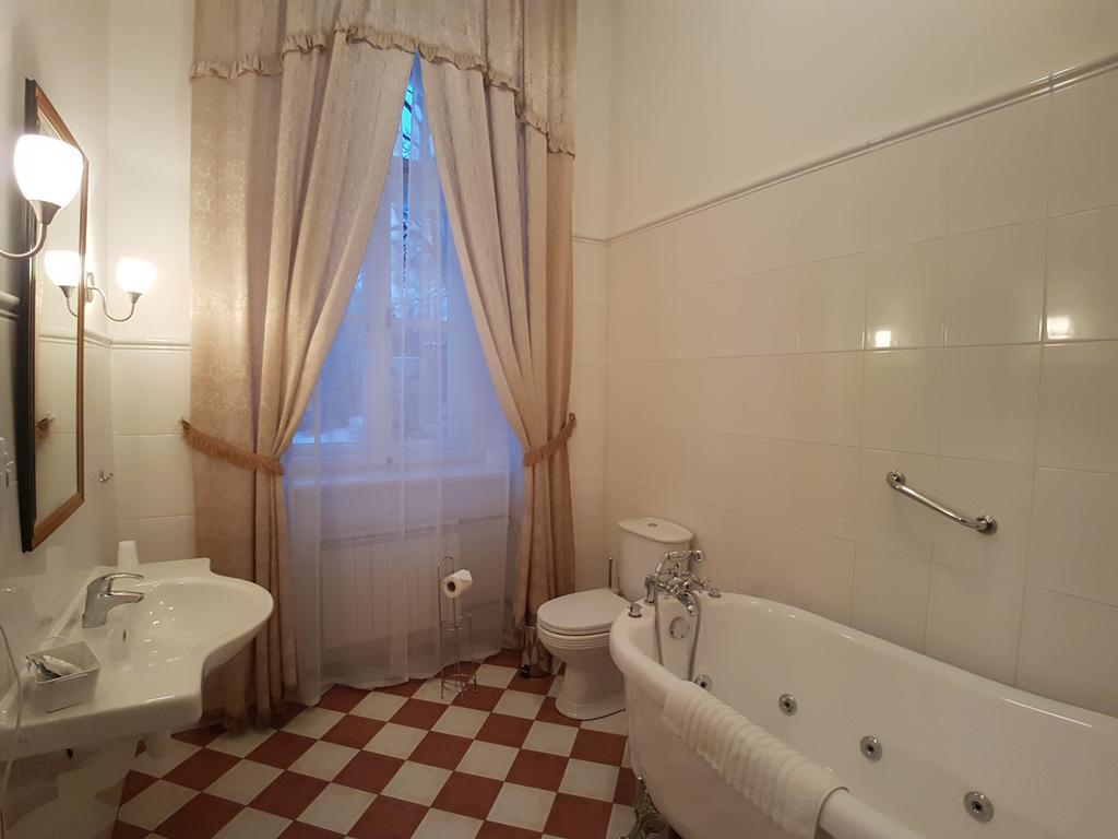 Birinu Pils Hotel Birini ภายนอก รูปภาพ