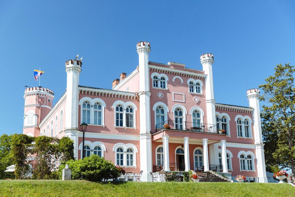 Birinu Pils Hotel Birini ภายนอก รูปภาพ