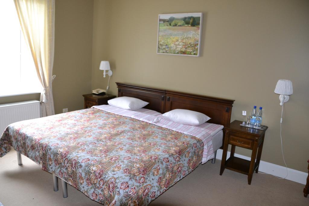 Birinu Pils Hotel Birini ภายนอก รูปภาพ