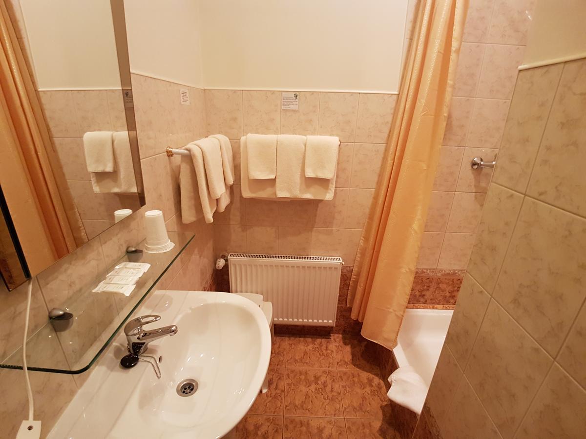 Birinu Pils Hotel Birini ภายนอก รูปภาพ