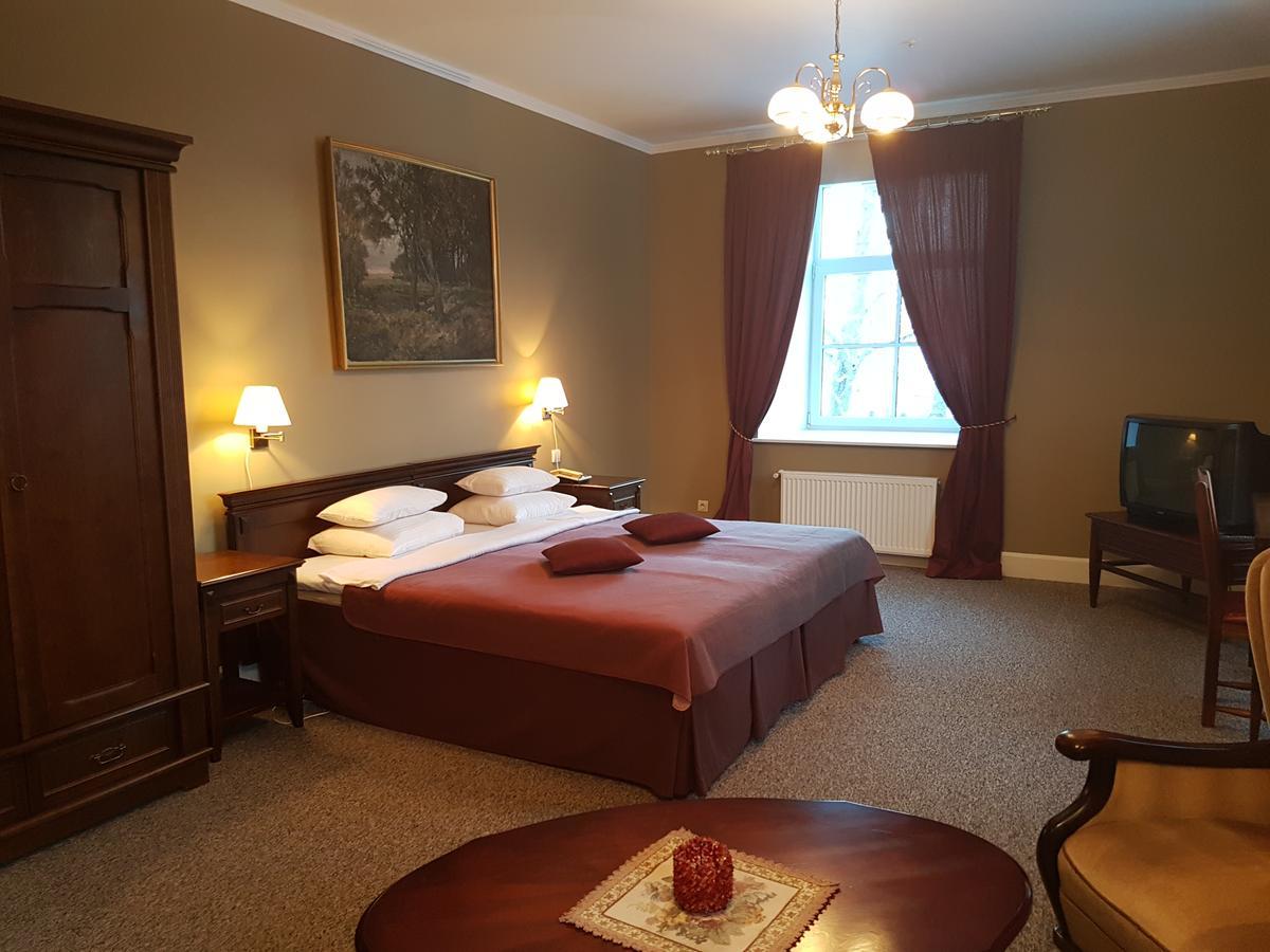 Birinu Pils Hotel Birini ภายนอก รูปภาพ