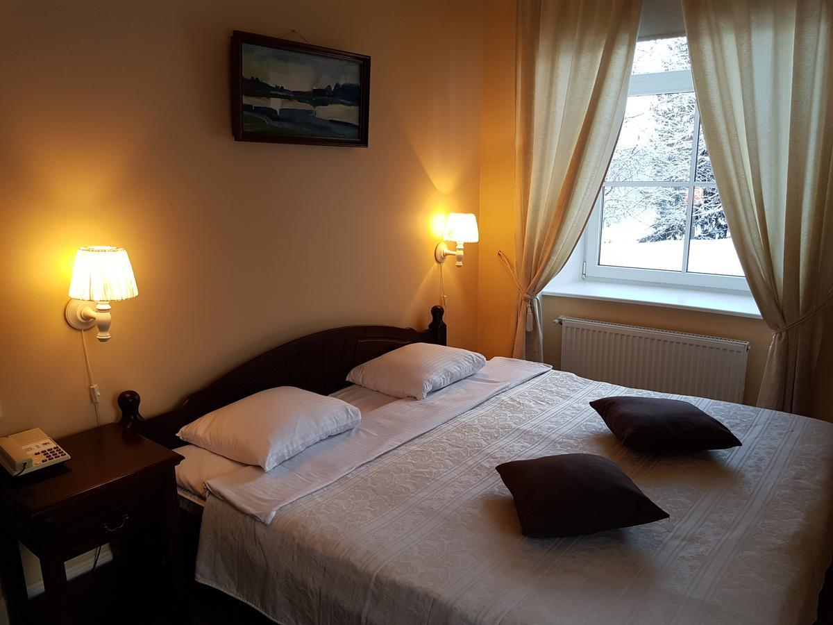 Birinu Pils Hotel Birini ภายนอก รูปภาพ